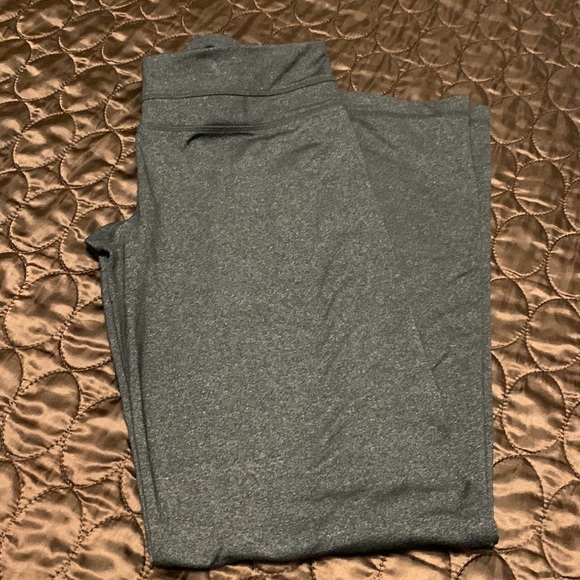 Calvin Klein Medium size. - Picture 6 of 8